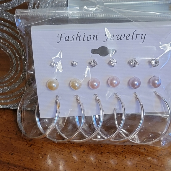 Beautiful fashion earring set - Picture 2 of 2